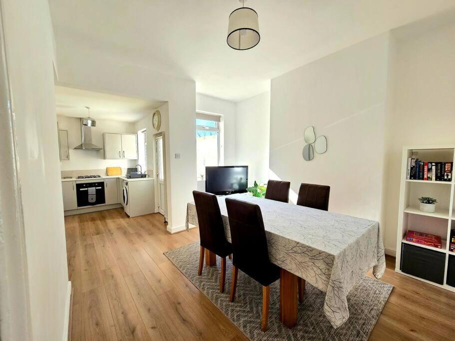 Entire House, Waterloo, Free Street Parking Villa Luaran gambar