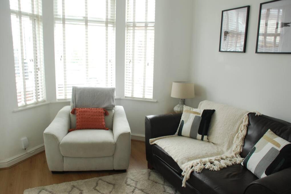 Entire House, Waterloo, Free Street Parking Villa Luaran gambar