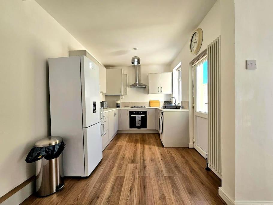Entire House, Waterloo, Free Street Parking Villa Luaran gambar