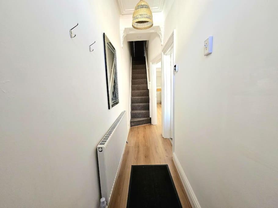 Entire House, Waterloo, Free Street Parking Villa Luaran gambar
