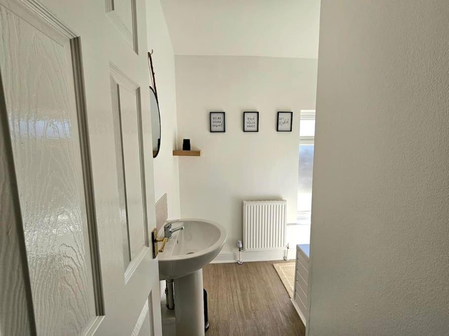 Entire House, Waterloo, Free Street Parking Villa Luaran gambar